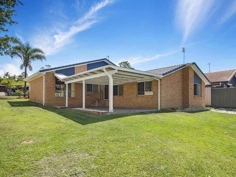 15 Barradine Crescent, Helensvale QLD 4212