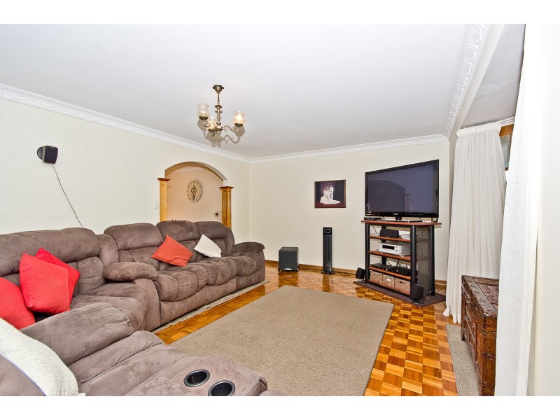 8 Wolvi Place, Helensvale QLD 4212