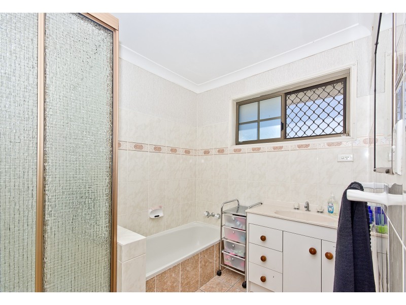 8 Wolvi Place, Helensvale QLD 4212