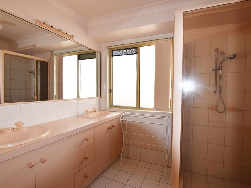 153 Mildura Drive, Helensvale QLD 4212