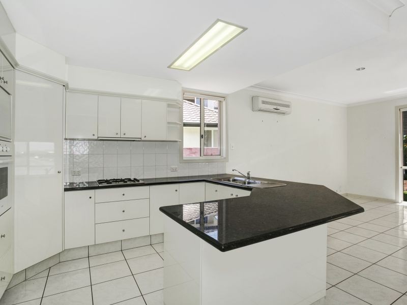 5 Oyster Cove Promenade, Helensvale QLD 4212