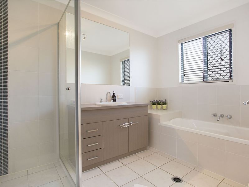 2 Nara Crescent, Oxenford QLD 4210