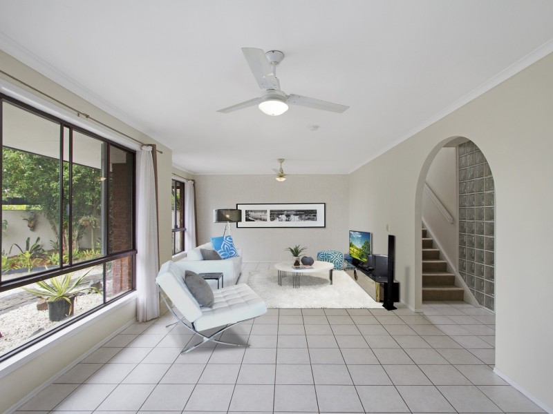 8 Barradine Crescent, Helensvale QLD 4212
