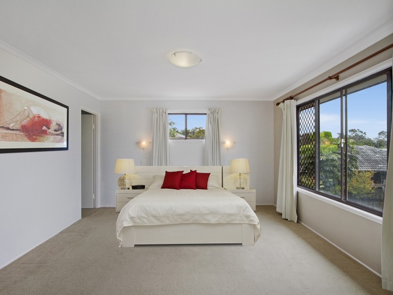 8 Barradine Crescent, Helensvale QLD 4212