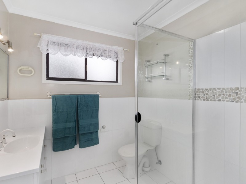 8 Barradine Crescent, Helensvale QLD 4212