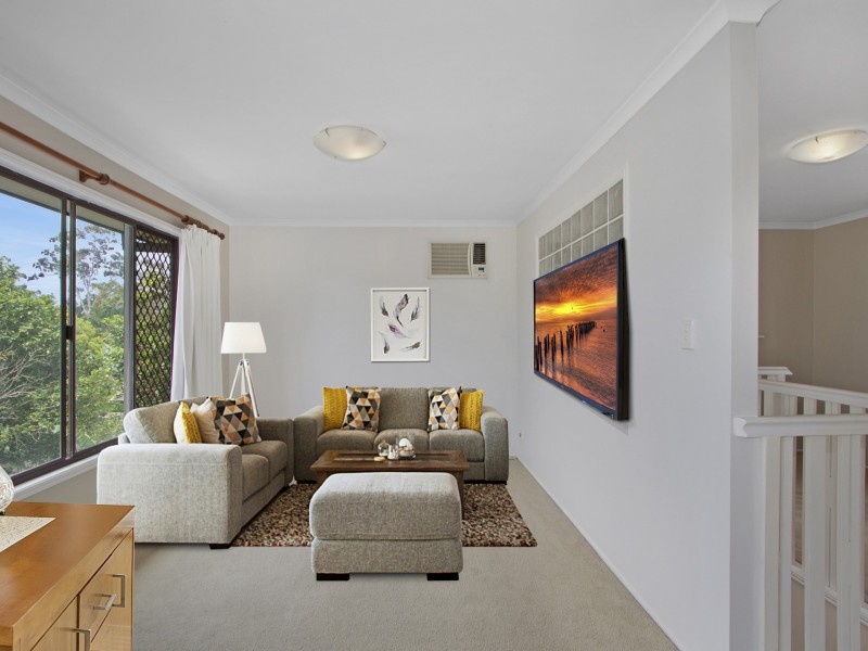 8 Barradine Crescent, Helensvale QLD 4212