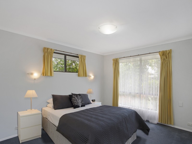8 Barradine Crescent, Helensvale QLD 4212