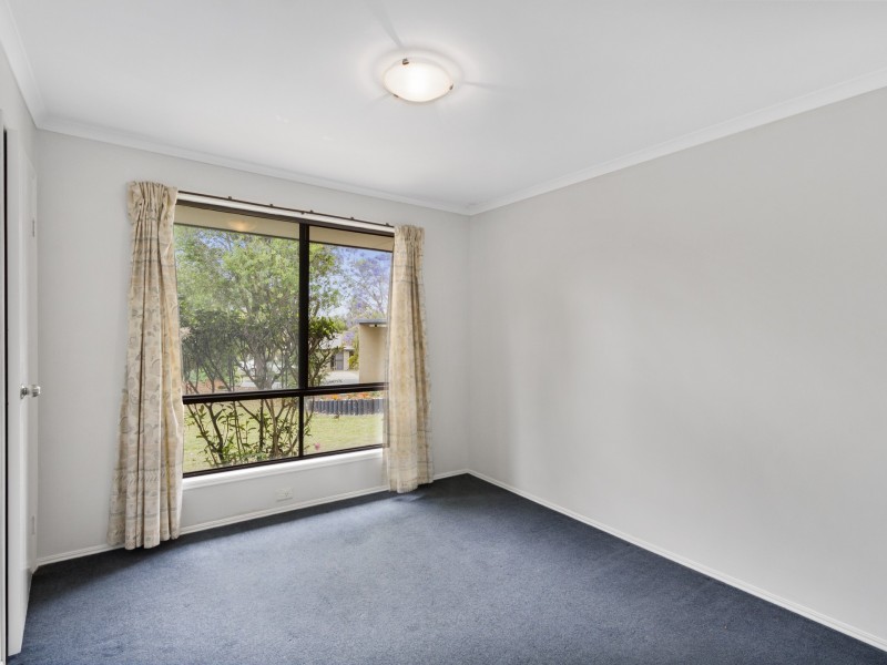 8 Barradine Crescent, Helensvale QLD 4212