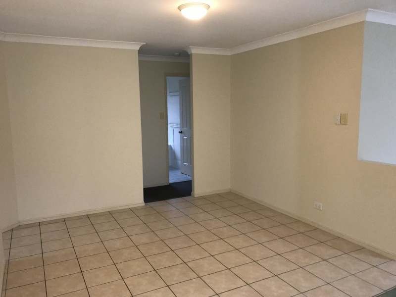 12 Kingman Court, Pacific Pines QLD 4211