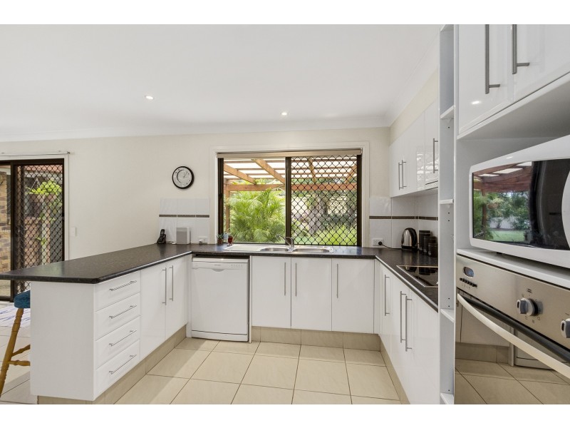 4 Bowen Court, Helensvale QLD 4212