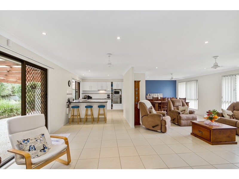 4 Bowen Court, Helensvale QLD 4212