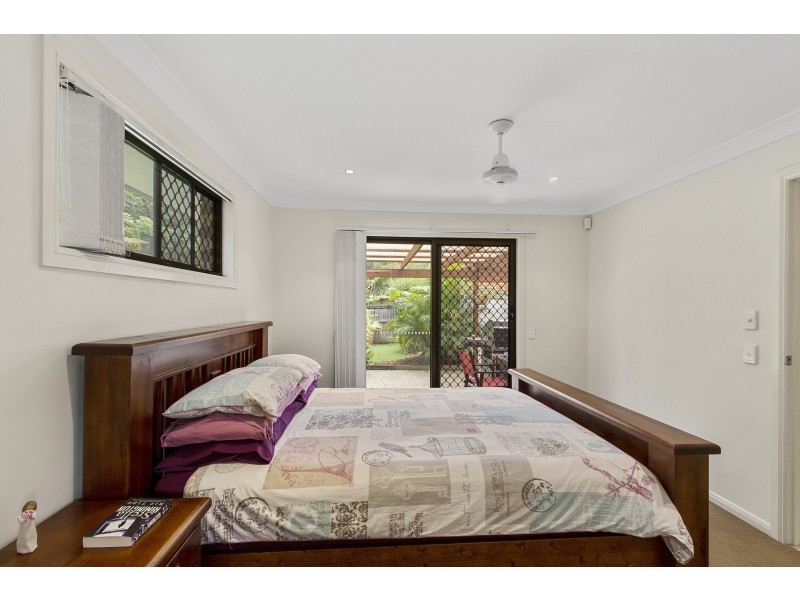 4 Bowen Court, Helensvale QLD 4212