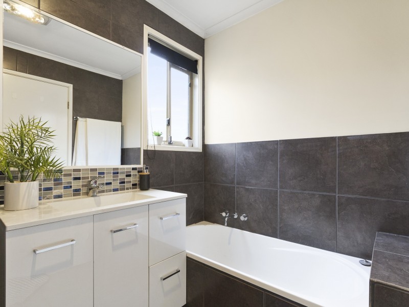 95 River Oak Drive, Helensvale QLD 4212