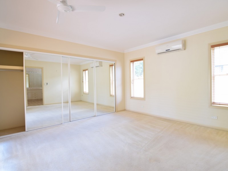 20 Oyster Cove Promenade, Helensvale QLD 4212