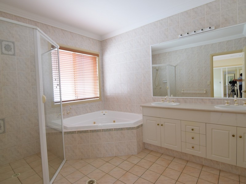 20 Oyster Cove Promenade, Helensvale QLD 4212