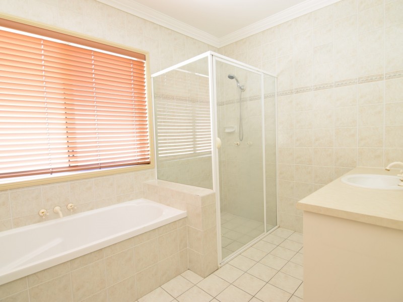 20 Oyster Cove Promenade, Helensvale QLD 4212