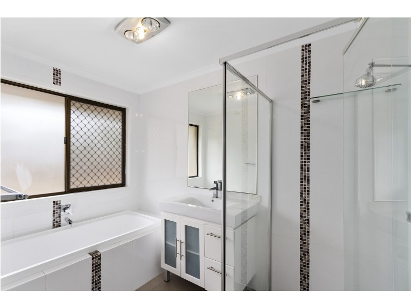 33 Warrego Way, Helensvale QLD 4212