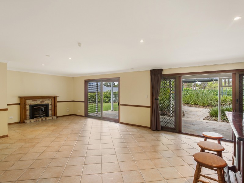 2/18 Woodlands Way, Parkwood QLD 4214