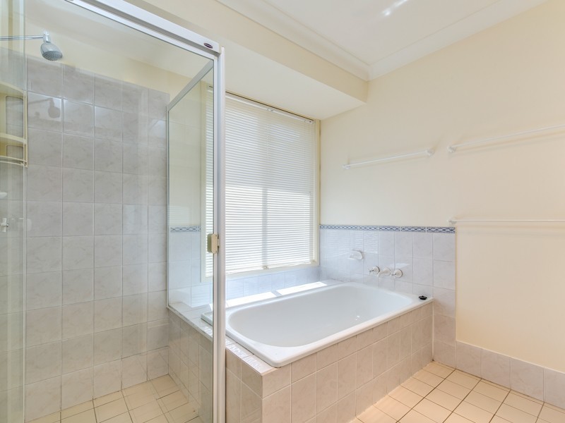 6 Otford Place, Helensvale QLD 4212