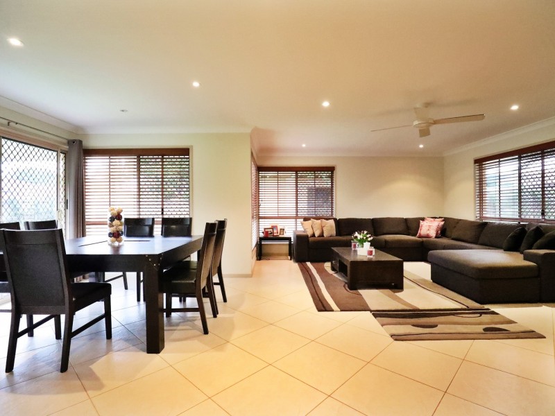 4 Lakewood Court, Helensvale QLD 4212