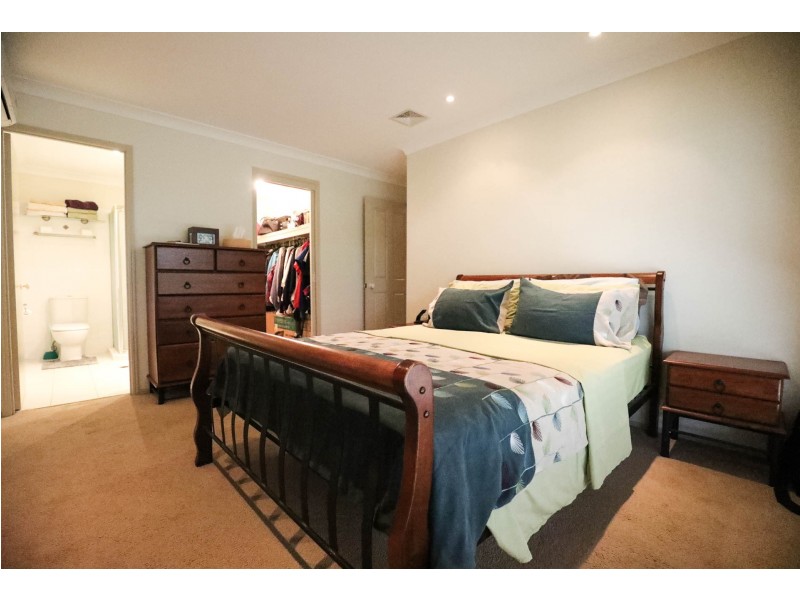 4 Lakewood Court, Helensvale QLD 4212