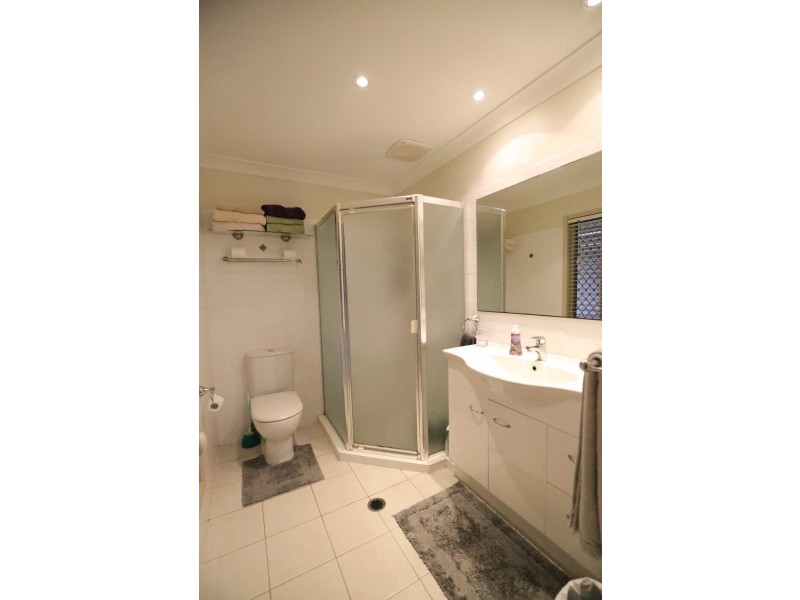 4 Lakewood Court, Helensvale QLD 4212