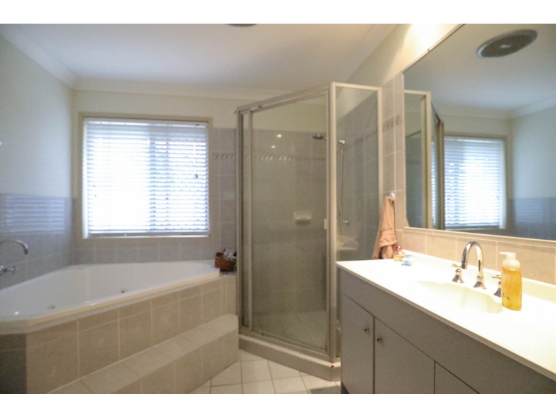 4 Lakewood Court, Helensvale QLD 4212