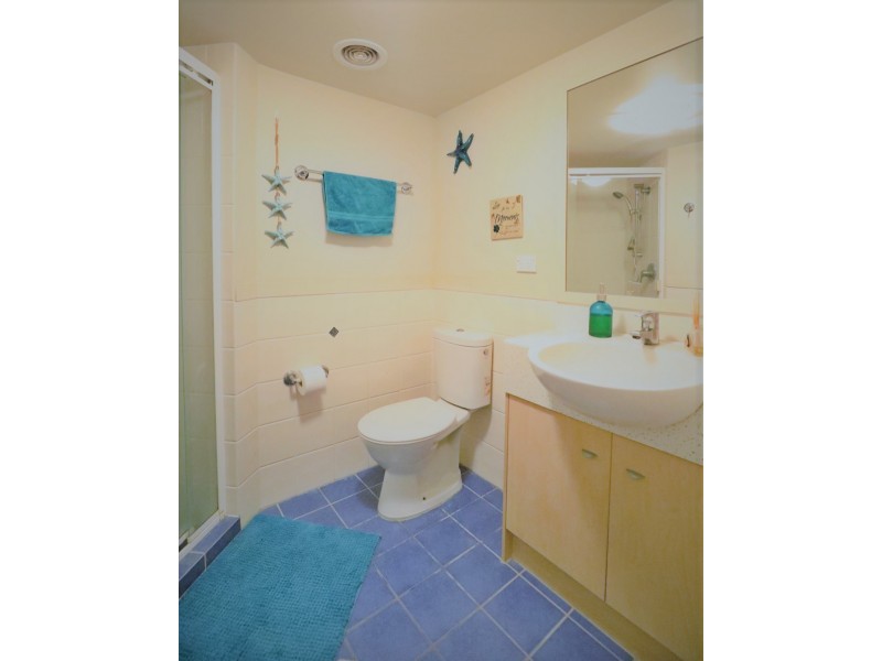 202/392 Marine Parade, Labrador QLD 4215