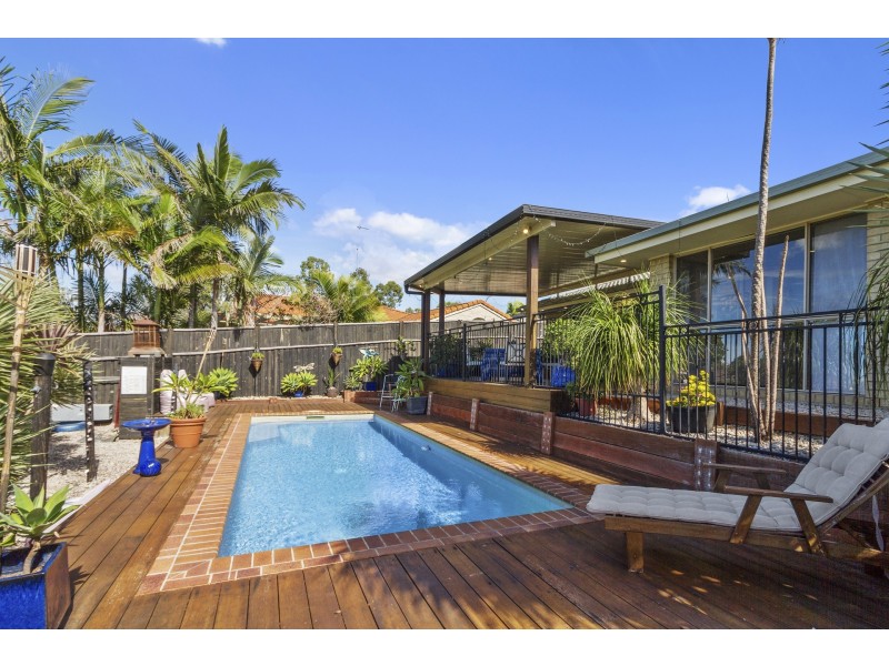 6 Amanu Crescent, Pacific Pines QLD 4211