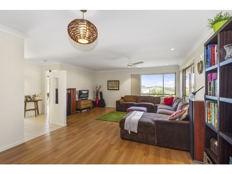 6 Amanu Crescent, Pacific Pines QLD 4211