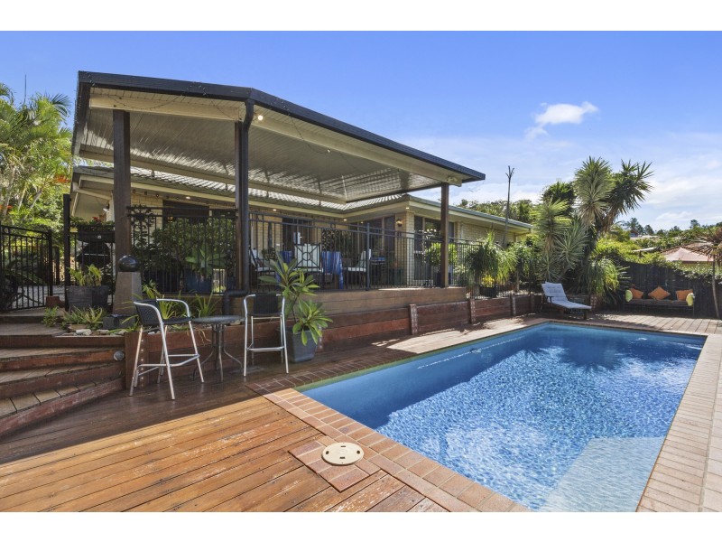 6 Amanu Crescent, Pacific Pines QLD 4211