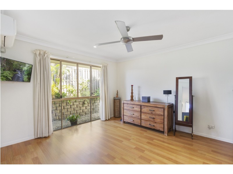 6 Amanu Crescent, Pacific Pines QLD 4211