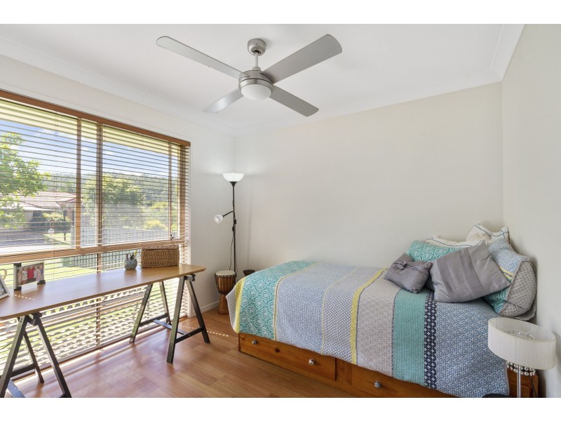 6 Amanu Crescent, Pacific Pines QLD 4211