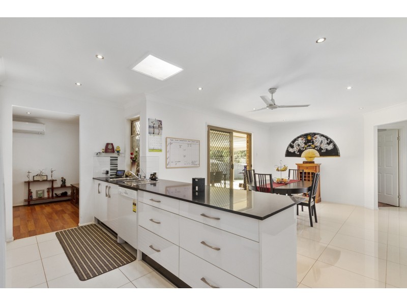 226 Mildura Drive, Helensvale QLD 4212