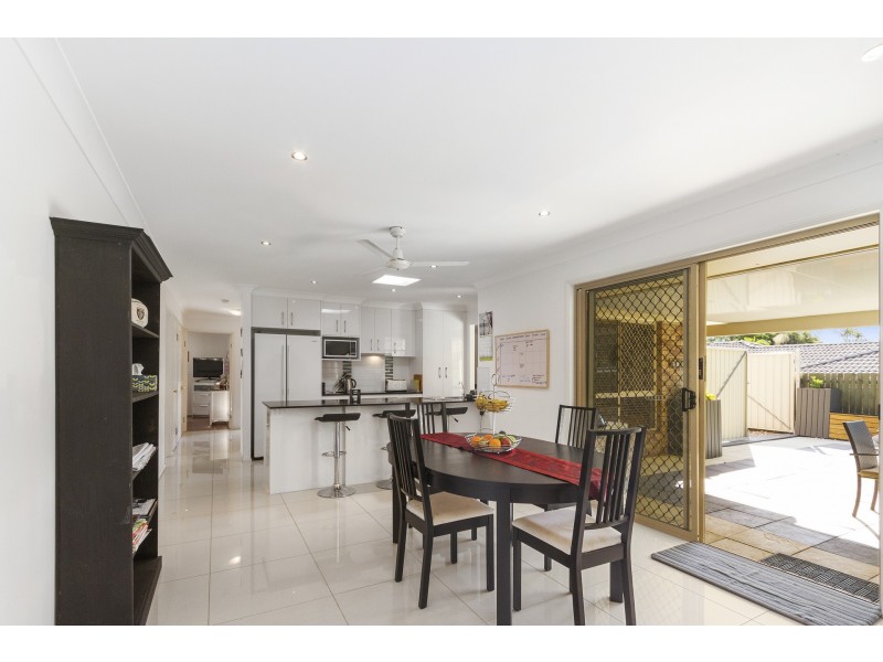 226 Mildura Drive, Helensvale QLD 4212
