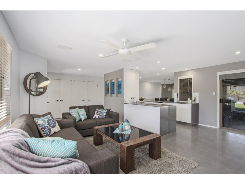 201 Mildura Drive, Helensvale QLD 4212