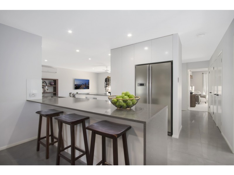 201 Mildura Drive, Helensvale QLD 4212