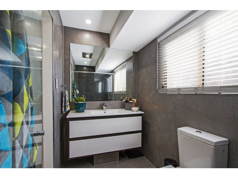 201 Mildura Drive, Helensvale QLD 4212