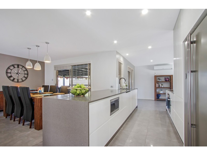 201 Mildura Drive, Helensvale QLD 4212