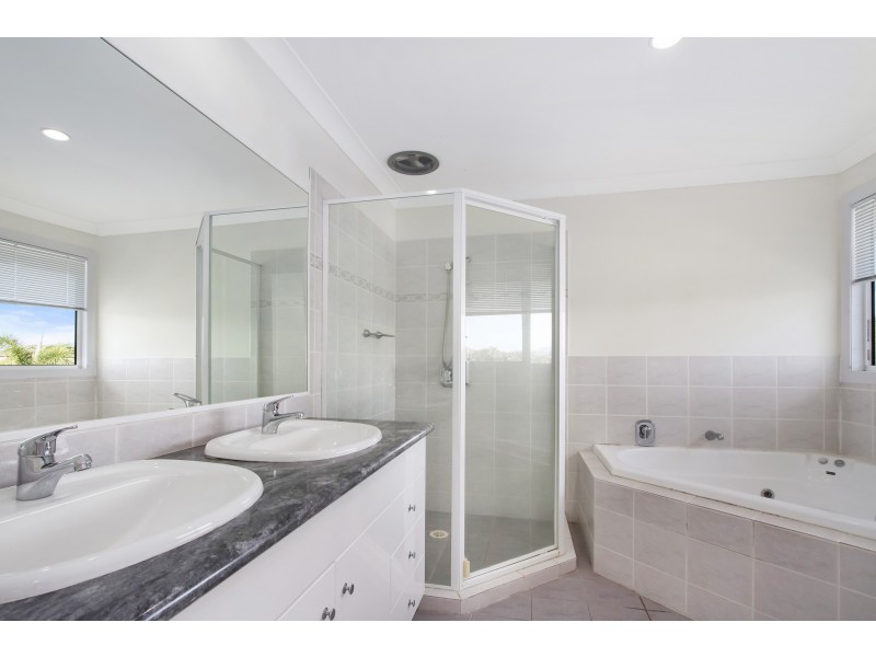 8 Prosperity Drive, Helensvale QLD 4212