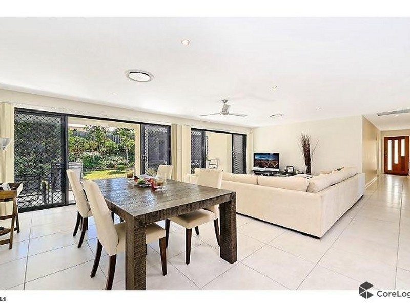 5 Mac Close, Oxenford QLD 4210