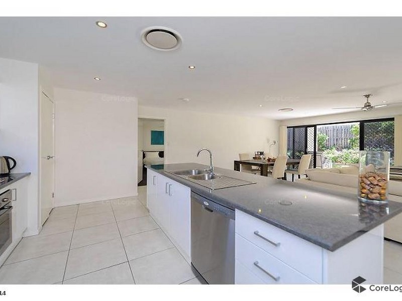 5 Mac Close, Oxenford QLD 4210