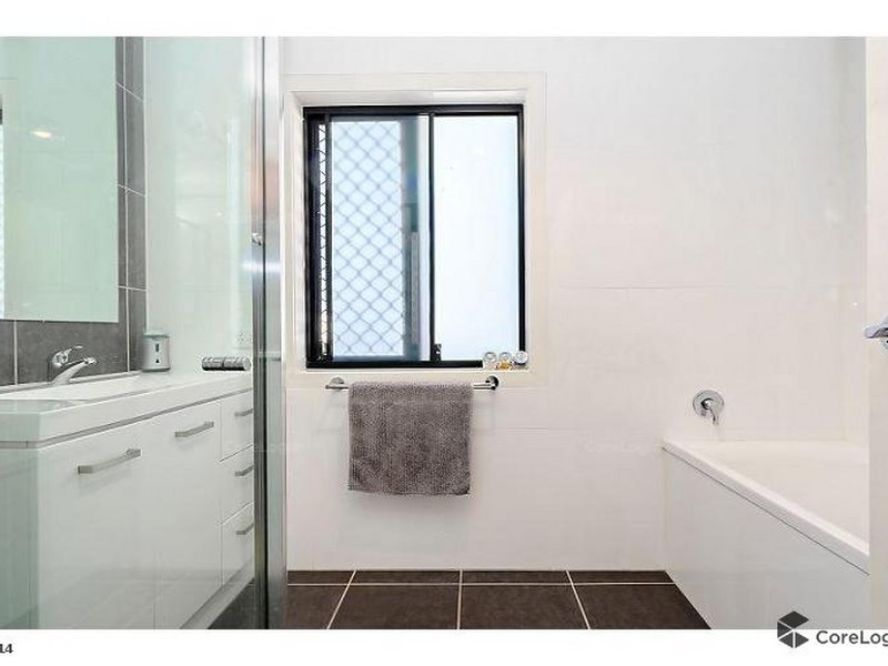 5 Mac Close, Oxenford QLD 4210