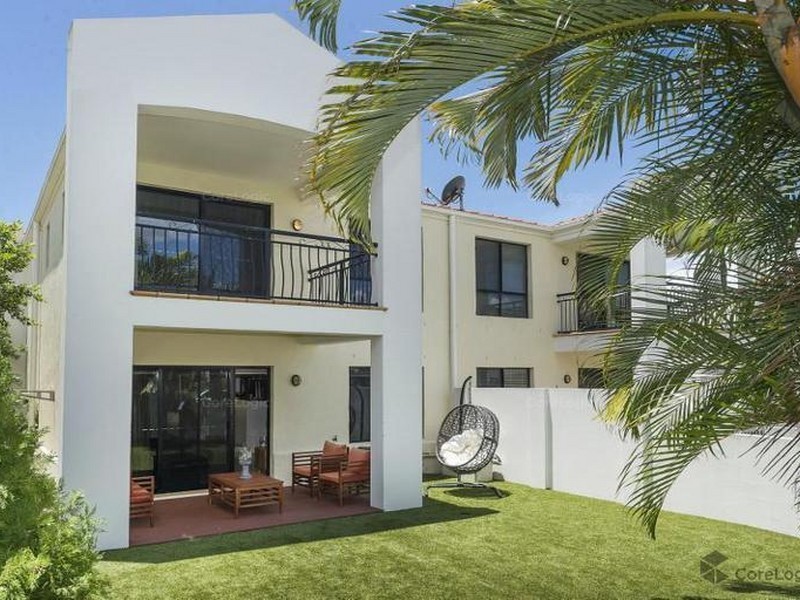 8890 Magnolia Dr East, Hope Island QLD 4212
