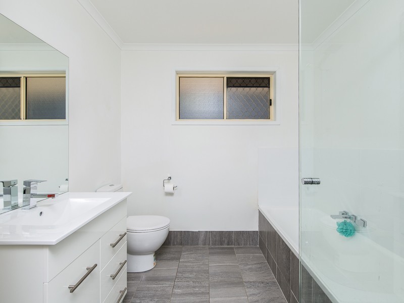 11 Monroe Court, Oxenford QLD 4210