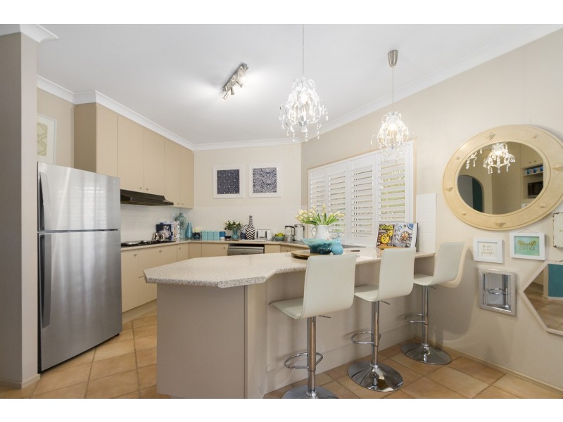 27 Cootharaba Drive, Helensvale QLD 4212