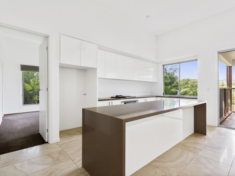 28 River Cove Place, Helensvale QLD 4212