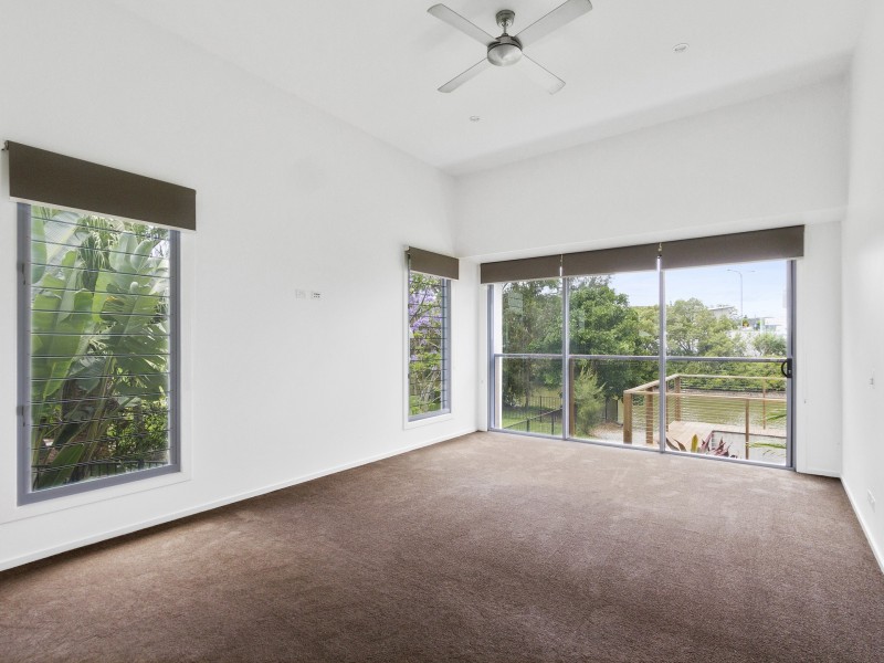 28 River Cove Place, Helensvale QLD 4212
