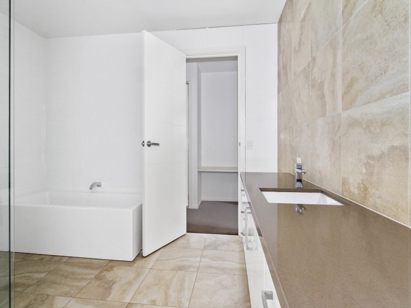 28 River Cove Place, Helensvale QLD 4212