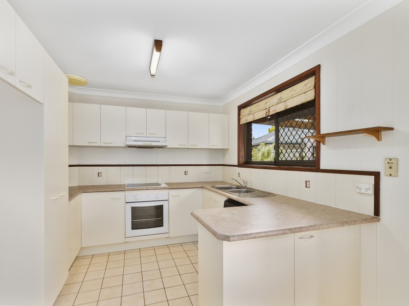 6 Burrinjuck Drive, Coombabah QLD 4216